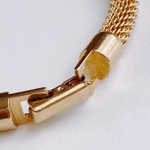 Vintage Avon Gold Tone Mesh Bracelet 1980s Signed Foldover Clasp Classic - Picture 6 of 13